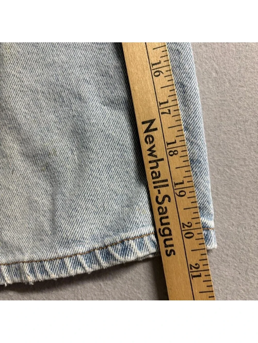 Vintage Levis 550 Denim Shorts Mens 40 Blue Light Wash Relaxed Fit Made in USA